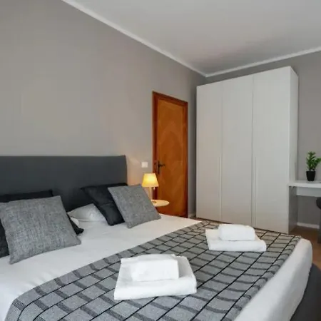 Paris Luxe Apartment *